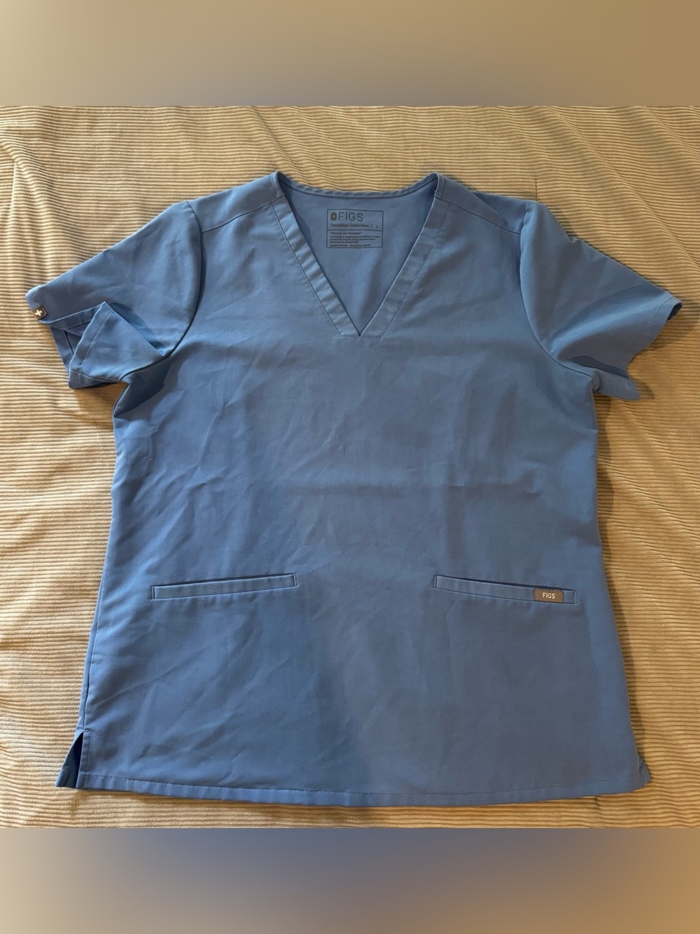 Figs Women’s Two Pocket Scrub Top